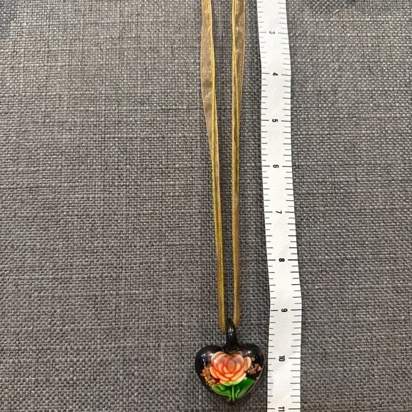 Murano glass heart pendant on ribbon - Picture 5 of 6